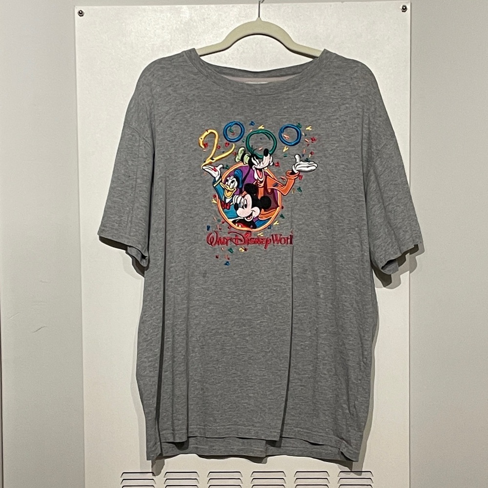 Vintage 2000 Walt Disney Embroidered Tee
